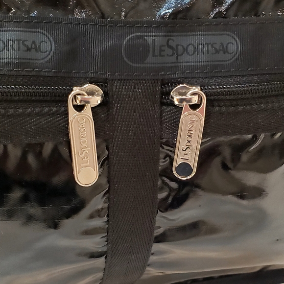 LeSportsac Shiney Black Deluxe Everyday Expandable Travel Shoulder/Cross Bag EUC - Picture 9 of 15